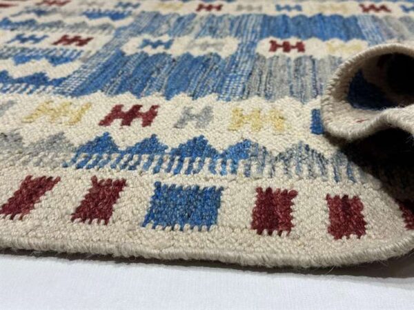 Scandinavian Kilim SBR013 - A Blend of Scandinavian Design and Traditional Weaving - Image 4
