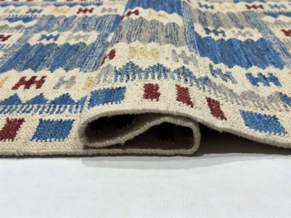 Scandinavian Kilim SBR013 - A Blend of Scandinavian Design and Traditional Weaving - Image 5