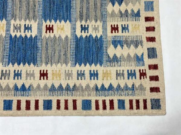Scandinavian Kilim SBR013 - A Blend of Scandinavian Design and Traditional Weaving - Image 8