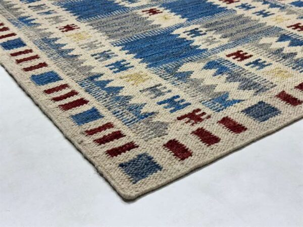 Scandinavian Kilim SBR013 - A Blend of Scandinavian Design and Traditional Weaving - Image 10